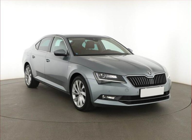 Škoda Superb - hlavní foto