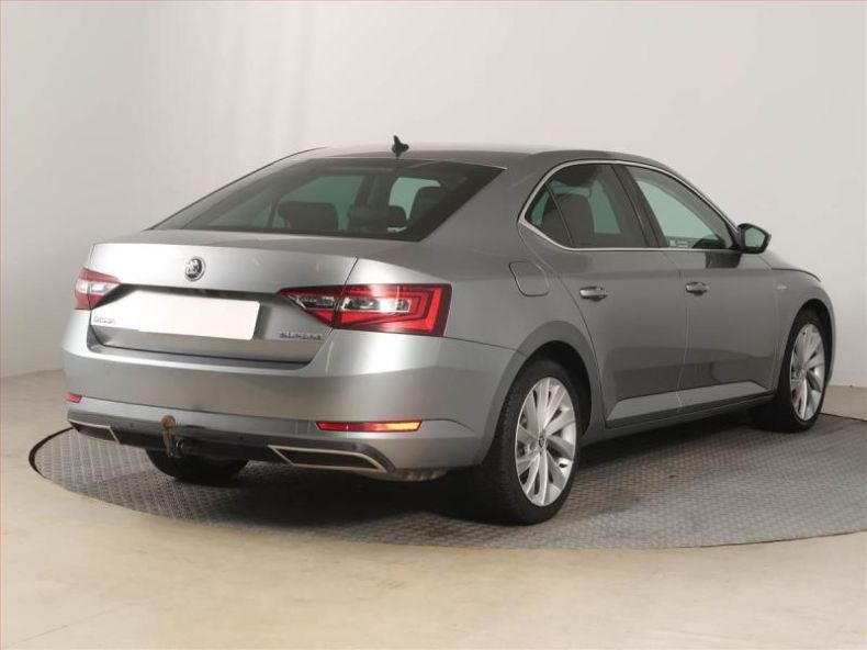 Škoda Superb - hlavní fotka