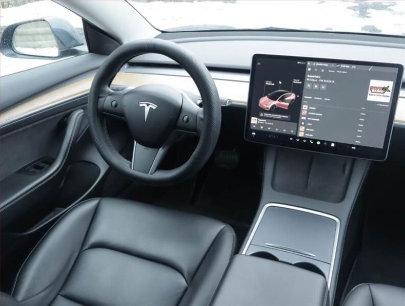 Tesla Model 3 - hlavní fotka