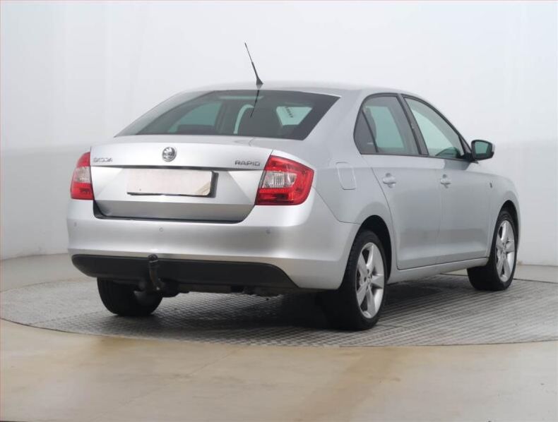 Škoda Rapid - hlavní fotka