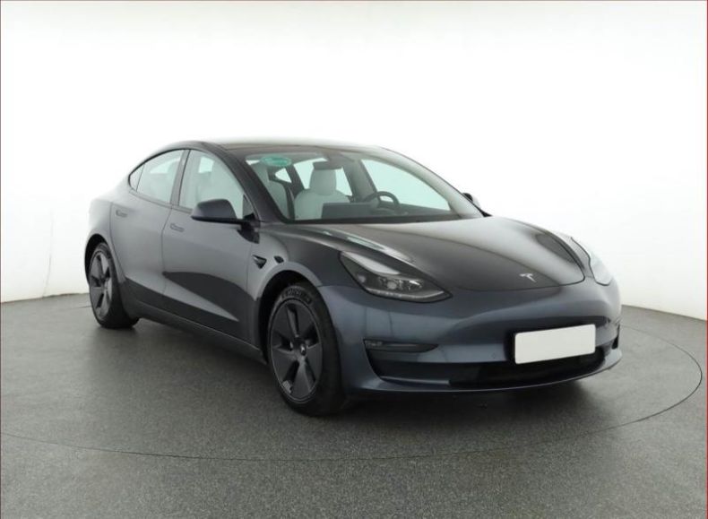Tesla Model 3 - hlavní fotka inzerátu