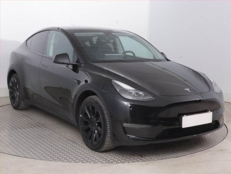 Tesla Model Y - hlavní foto