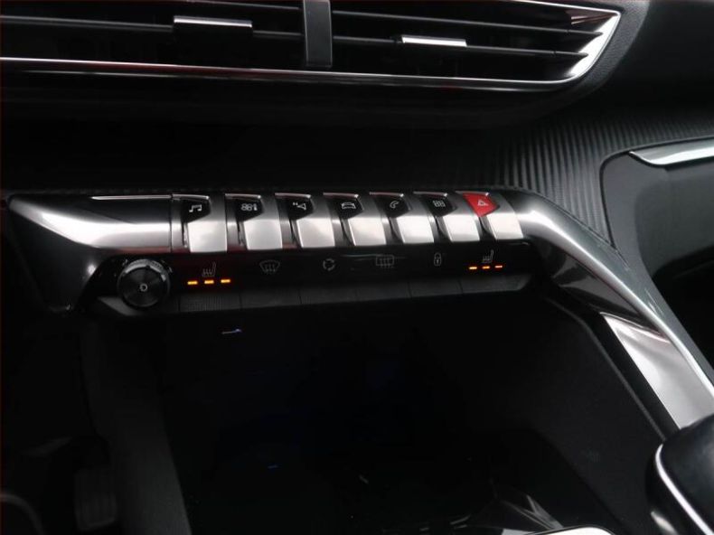 Peugeot 3008 - hlavní fotka