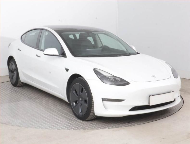Tesla Model 3 - hlavní foto