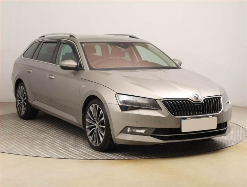 Škoda Superb - hlavní foto