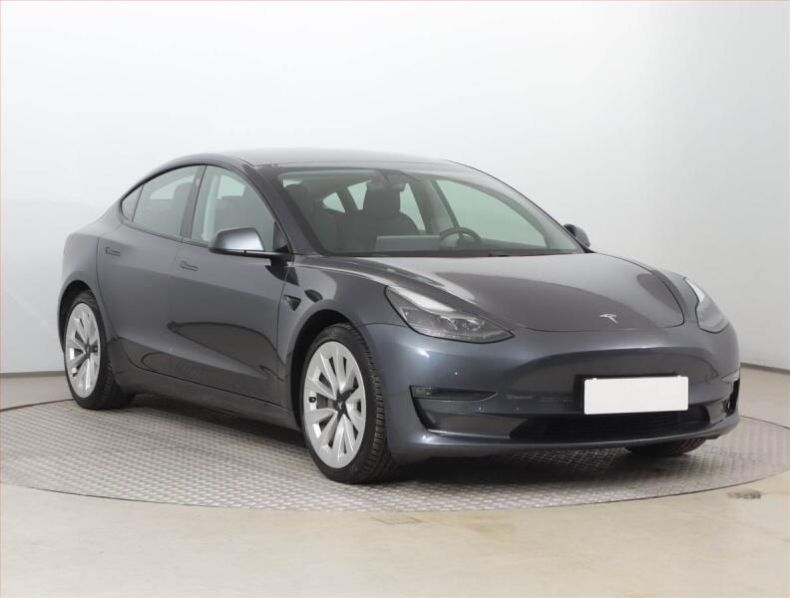 Tesla Model 3 - hlavní fotka inzerátu