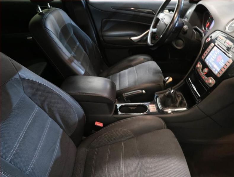 Ford Mondeo - hlavní fotka