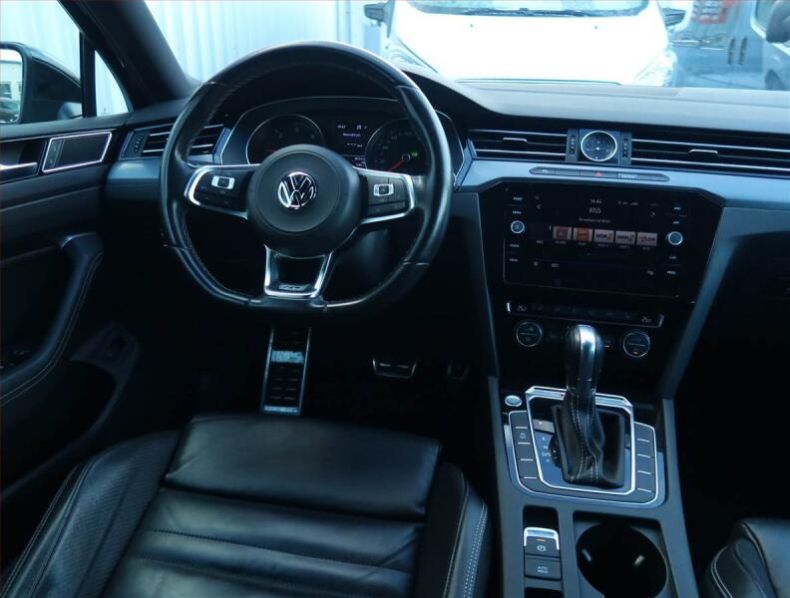 Volkswagen Passat - hlavní fotka