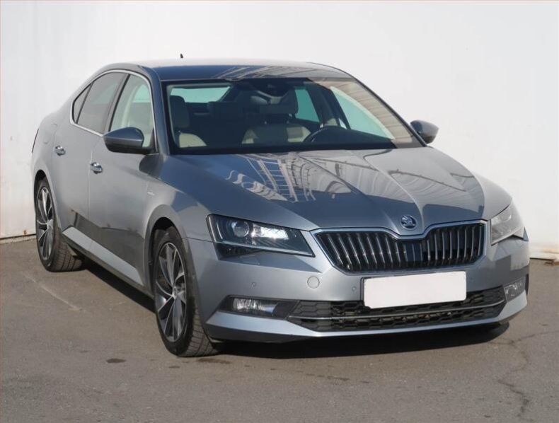 Škoda Superb - hlavní foto