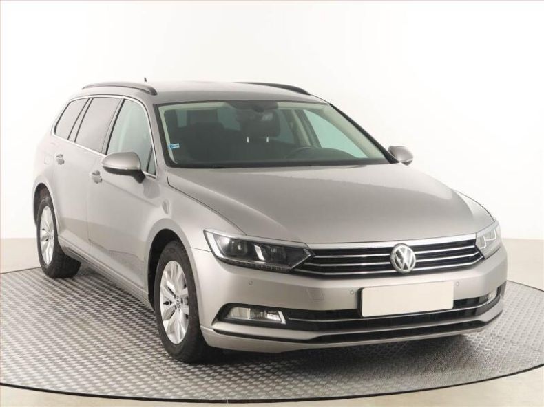 Volkswagen Passat - hlavní foto