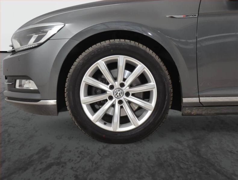 Volkswagen Passat - hlavní fotka