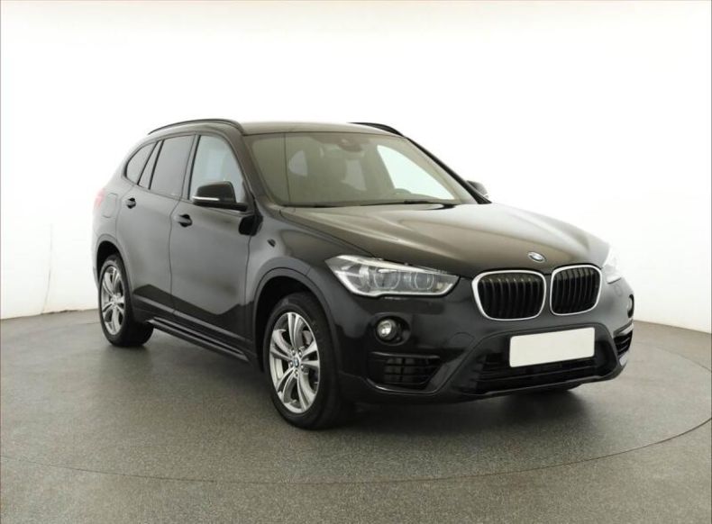 BMW X1 - hlavní foto