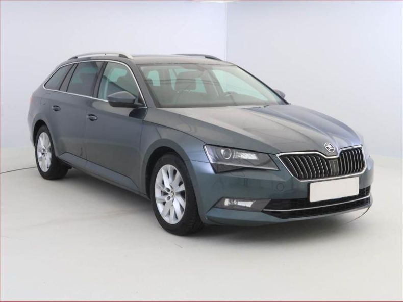 Škoda Superb - hlavní foto