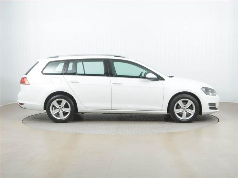 Volkswagen Golf - hlavní fotka