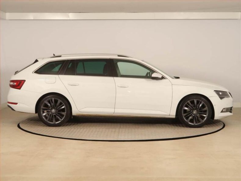 Škoda Superb - hlavní fotka