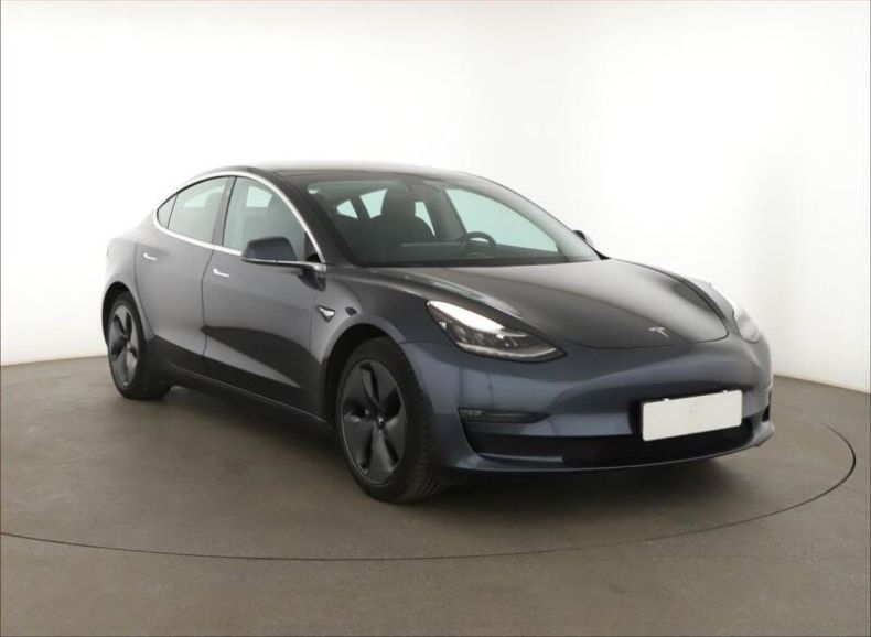 Tesla Model 3 - hlavní foto