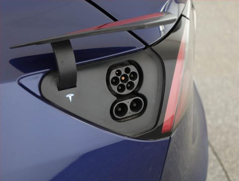 Tesla Model 3 - hlavní fotka