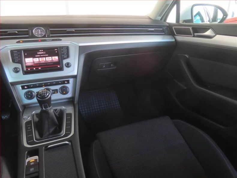 Volkswagen Passat - hlavní fotka