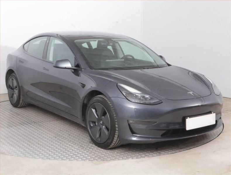 Tesla Model 3 - hlavní foto