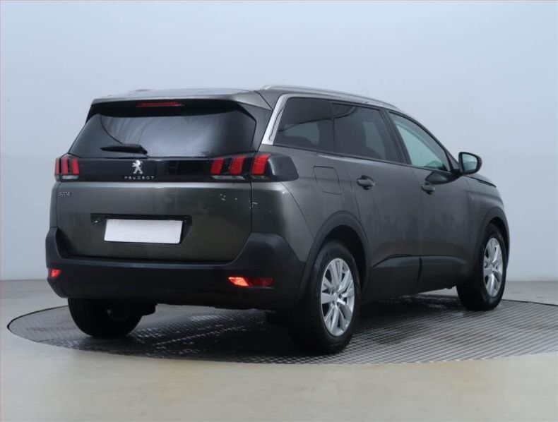 Peugeot 5008 - hlavní fotka