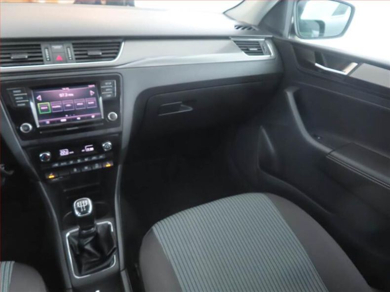 Škoda Rapid - hlavní fotka