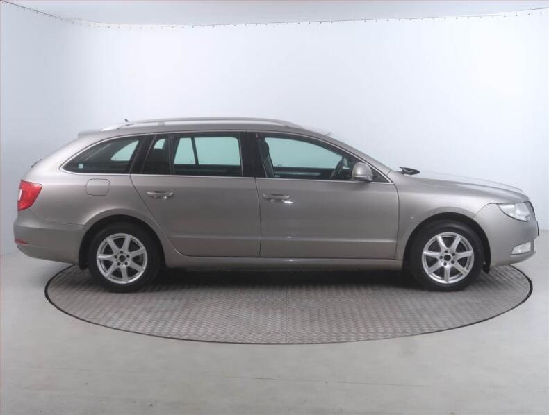 Škoda Superb - hlavní fotka