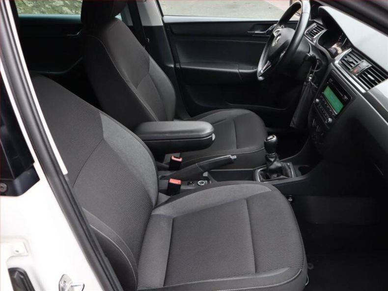 Škoda Rapid - hlavní fotka