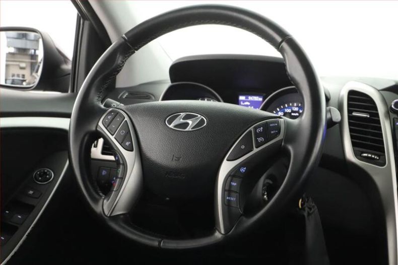 Hyundai i30 - hlavní fotka