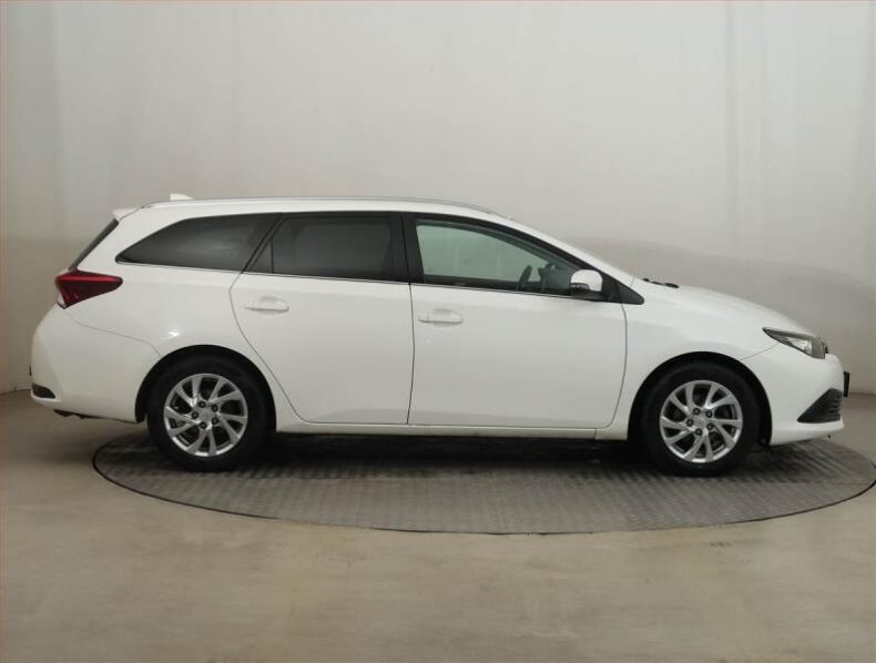 Toyota Auris - hlavní fotka