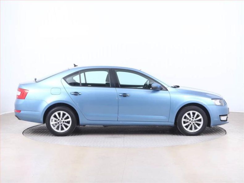 Škoda Octavia - hlavní fotka