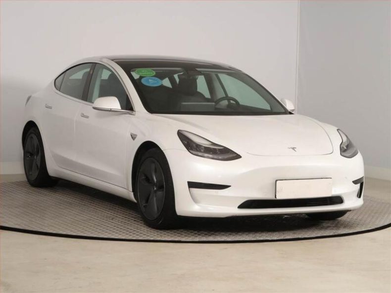 Tesla Model 3 - hlavní foto