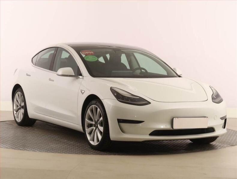 Tesla Model 3 - hlavní foto