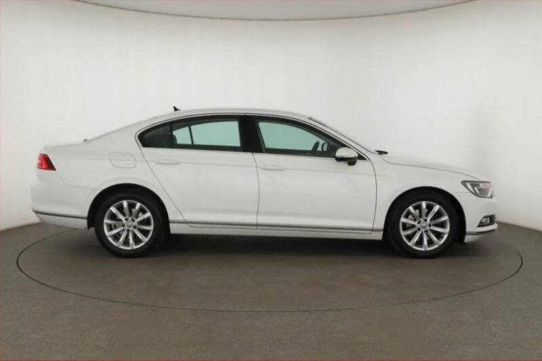 Volkswagen Passat - hlavní fotka