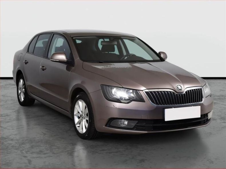 Škoda Superb - hlavní foto