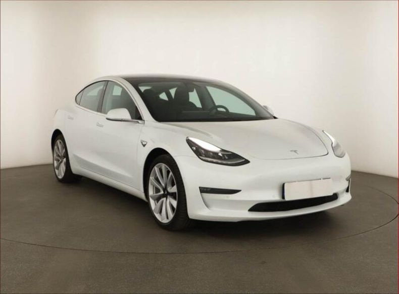 Tesla Model 3 - hlavní foto