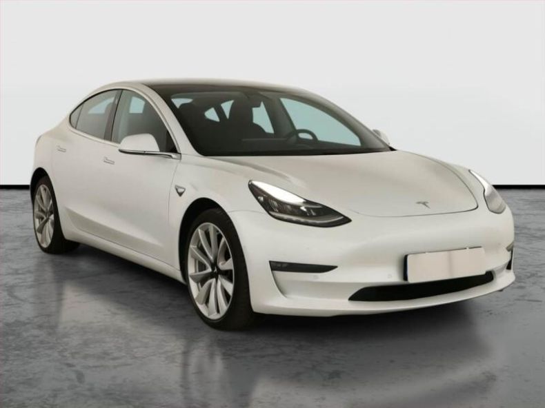 Tesla Model 3 - hlavní foto