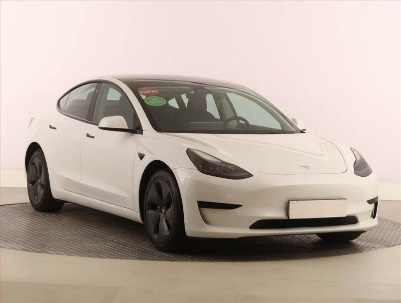 Tesla Model 3 - hlavní fotka inzerátu