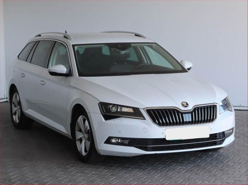 Škoda Superb - hlavní foto