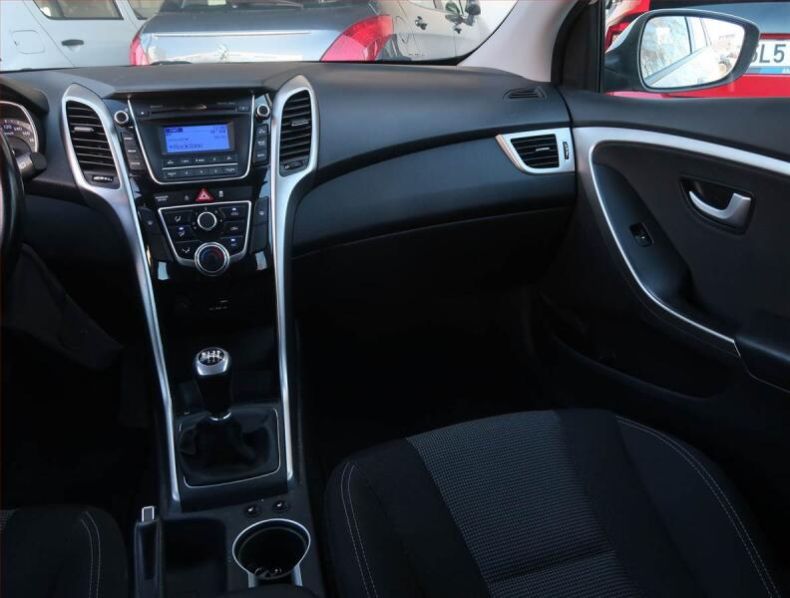 Hyundai i30 - hlavní fotka