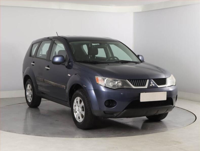 Mitsubishi Outlander - hlavní foto