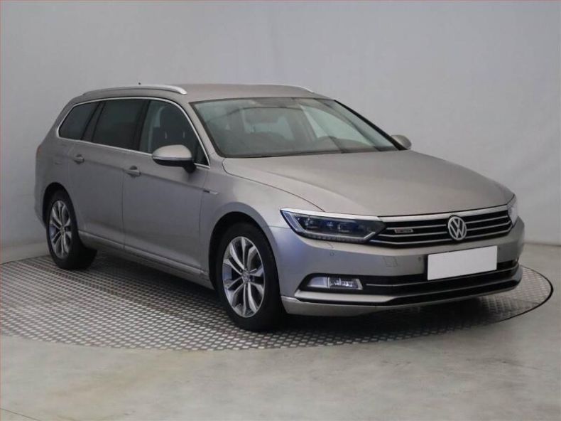 Volkswagen Passat - hlavní foto