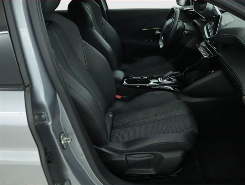 Peugeot 208 - hlavní fotka