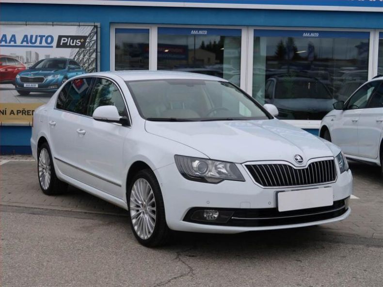 Škoda Superb - hlavní foto
