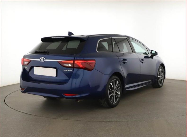 Toyota Avensis - hlavní fotka