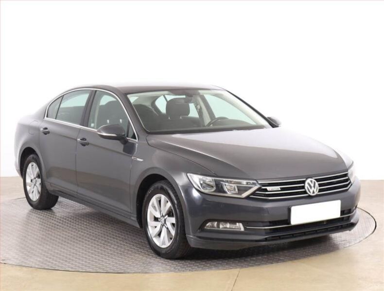 Volkswagen Passat - hlavní foto