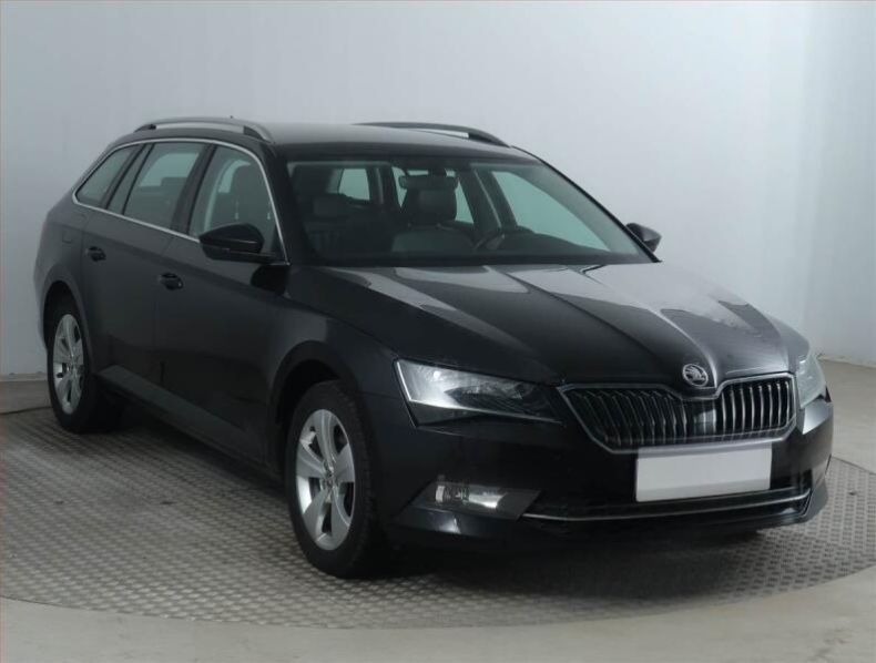Škoda Superb - hlavní foto