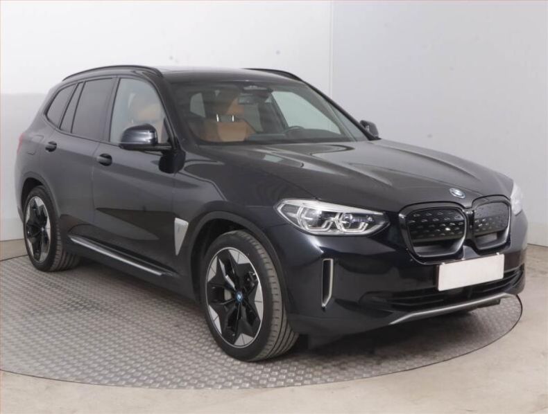 BMW iX3 - hlavní foto