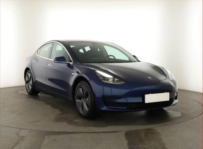 Tesla Model 3 - hlavní foto
