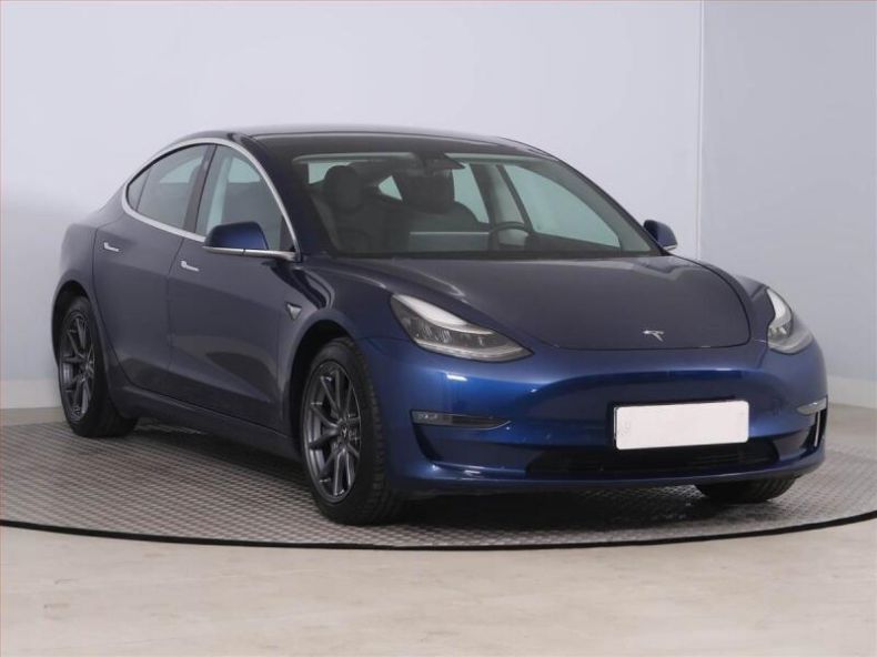 Tesla Model 3 - hlavní foto