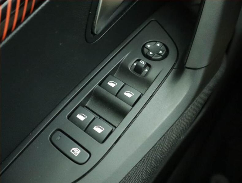 Peugeot 2008 - hlavní fotka